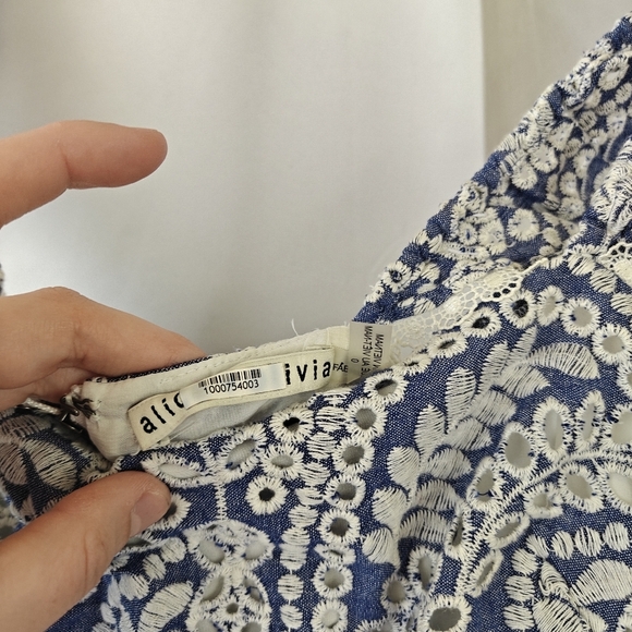 Alice & Olivia Chambray Honor Flutter Sleeve Boho Embroidered Mini Dress Size 0 - Picture 11 of 13